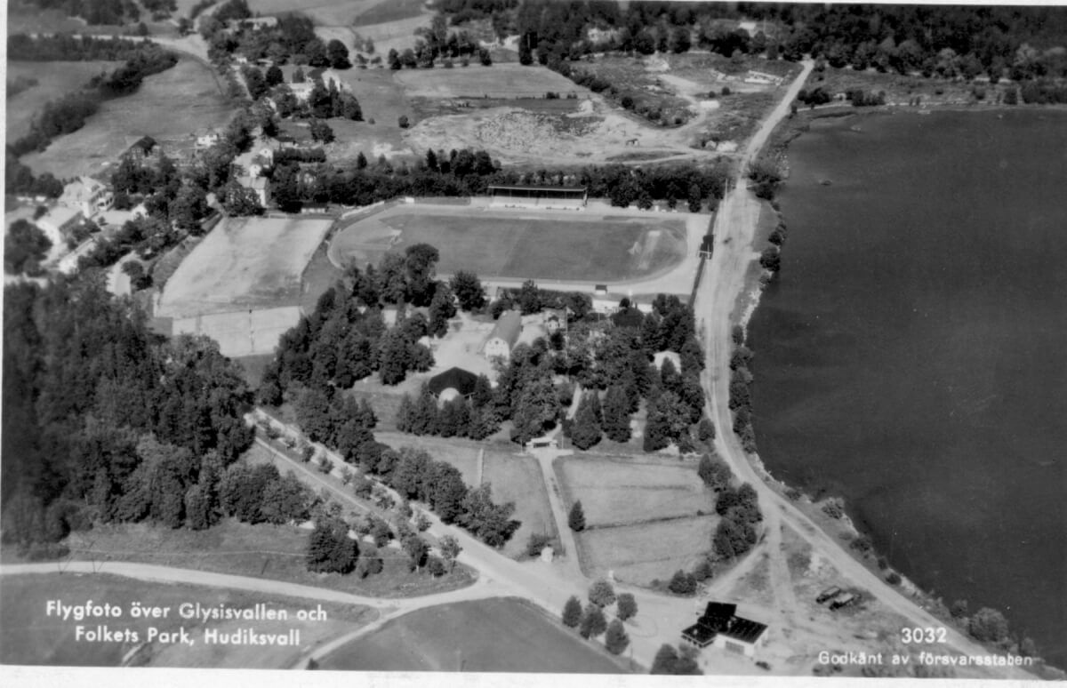 Ett flygfoto över Glysisvallen och Folkets park i Hudiksvall.